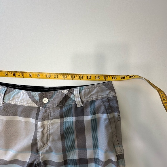 Hybrid & Company Black and Gray Patterned Shorts - Picture 3 of 6